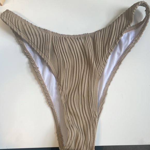 Textured Bikini - Picture 4 of 4